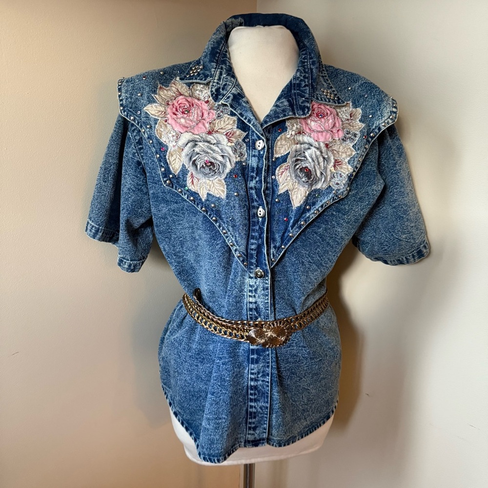 Vtg Floral Embroidered Denim Shirt‎